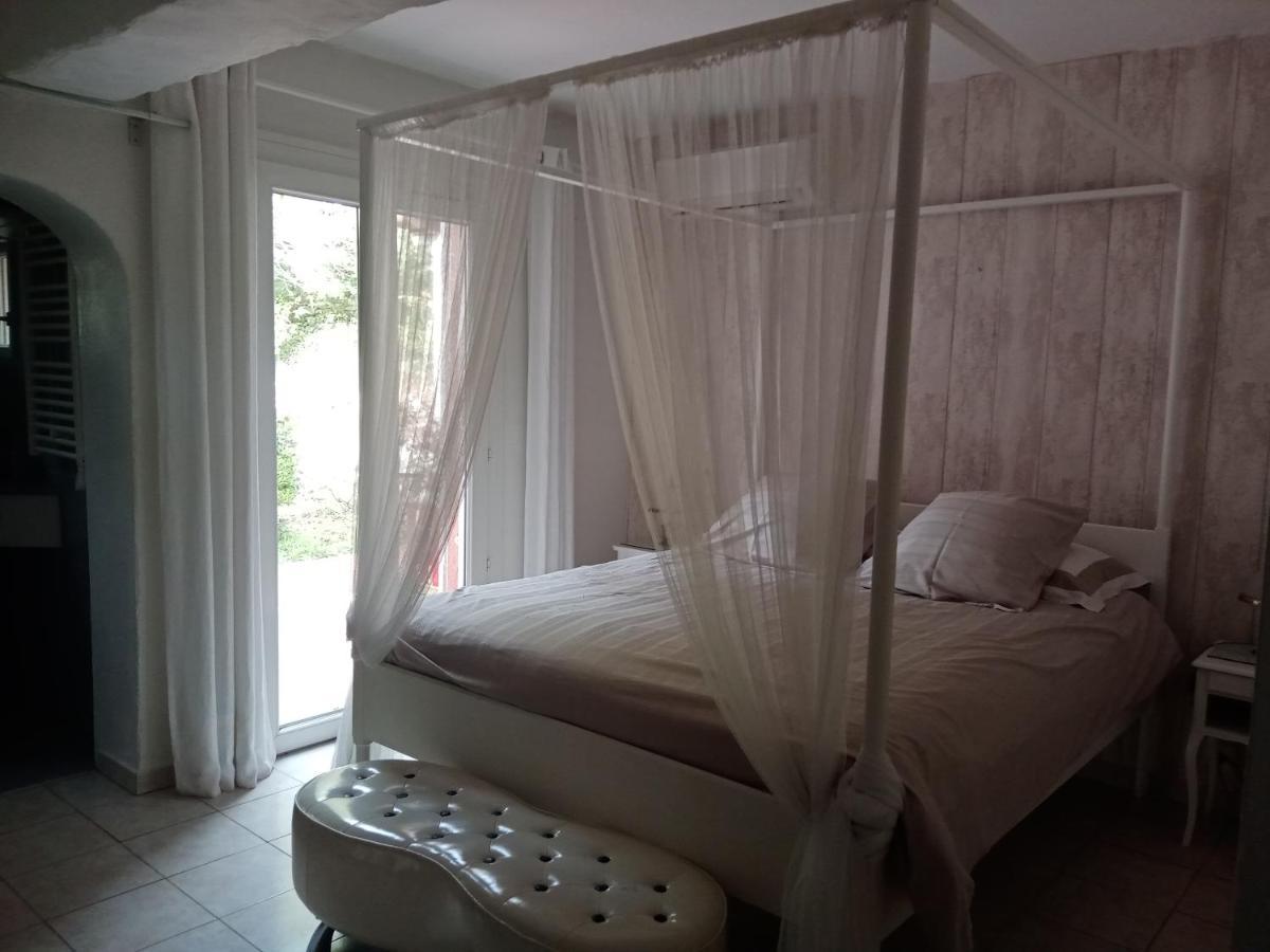 Au Mas Saint Pierre Hotel Pignans Bagian luar foto