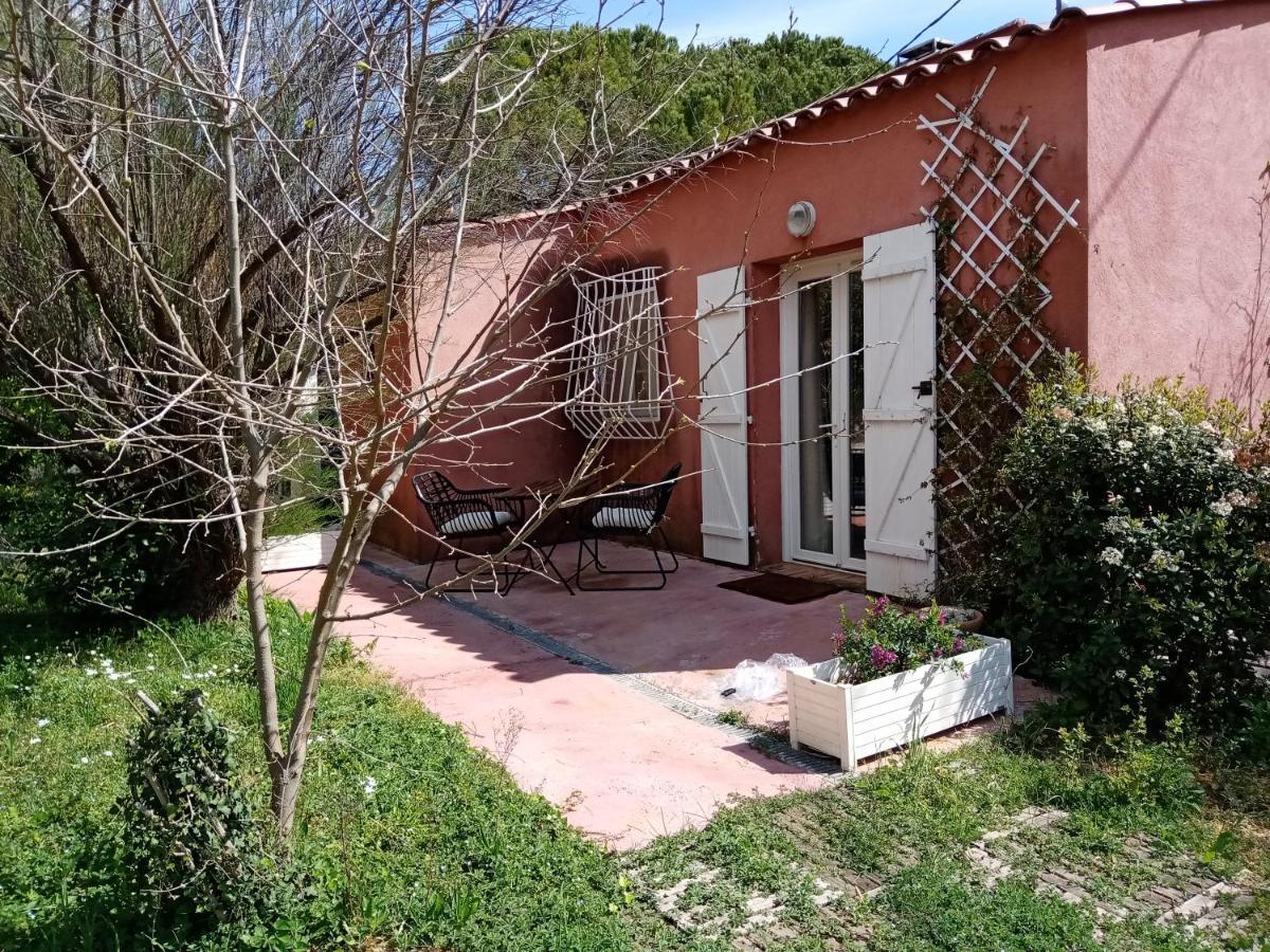 Au Mas Saint Pierre Hotel Pignans Bagian luar foto