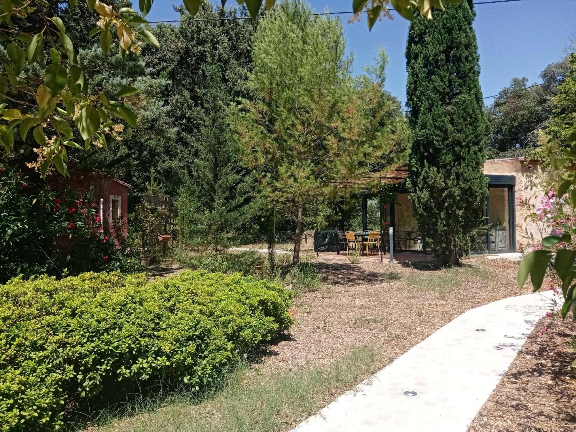 Au Mas Saint Pierre Hotel Pignans Bagian luar foto