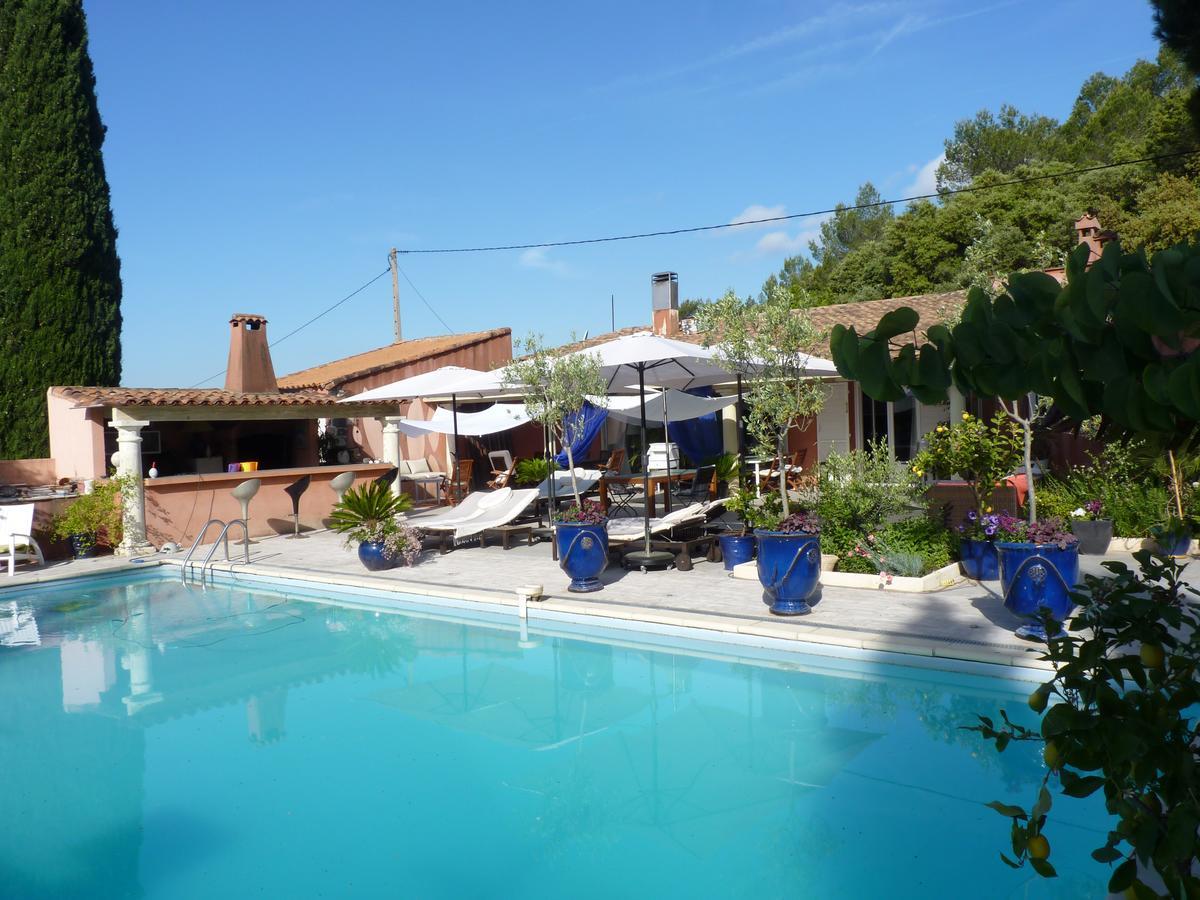 Au Mas Saint Pierre Hotel Pignans Bagian luar foto
